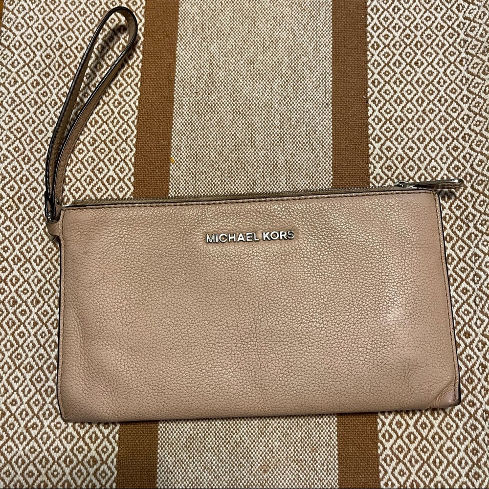 Micheal Kors wristlet